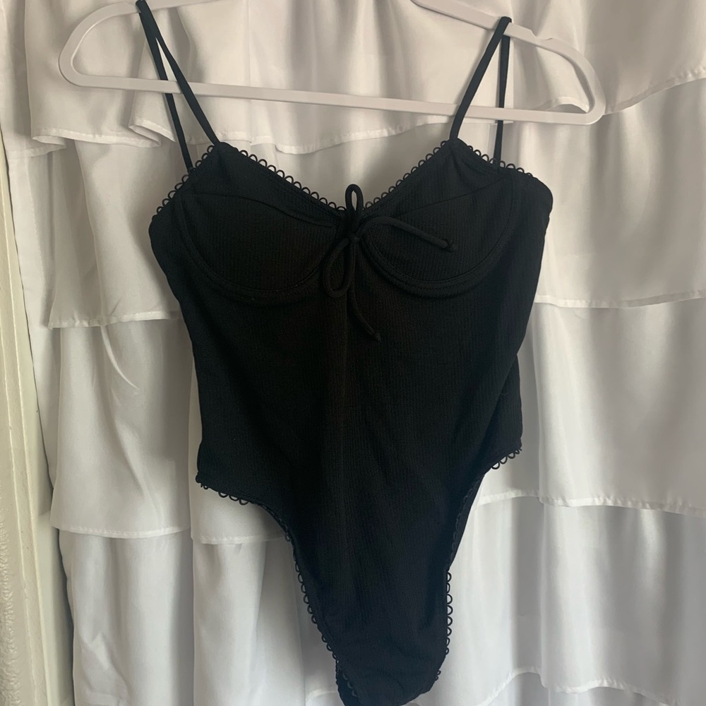 NWOT RIBBED UNDERWIRE ONE PIECE SWIM SUIT